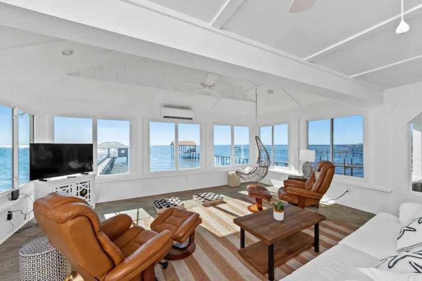 Glassed Sun Room, Bird Watching, Dolphin Viewing, Sleeps 8 - Image 1
