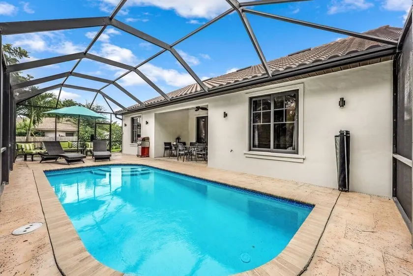 Villa moderne avec piscine, à quelques minutes des plages, du golf et des commerces, Wifi et parking gratuits - Image 1
