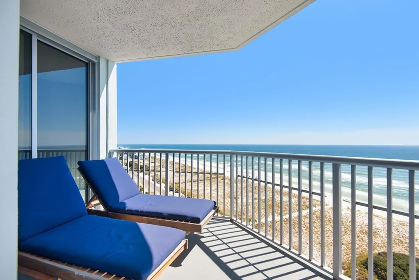 Emerald Dolphin unit 1520 - Image 1