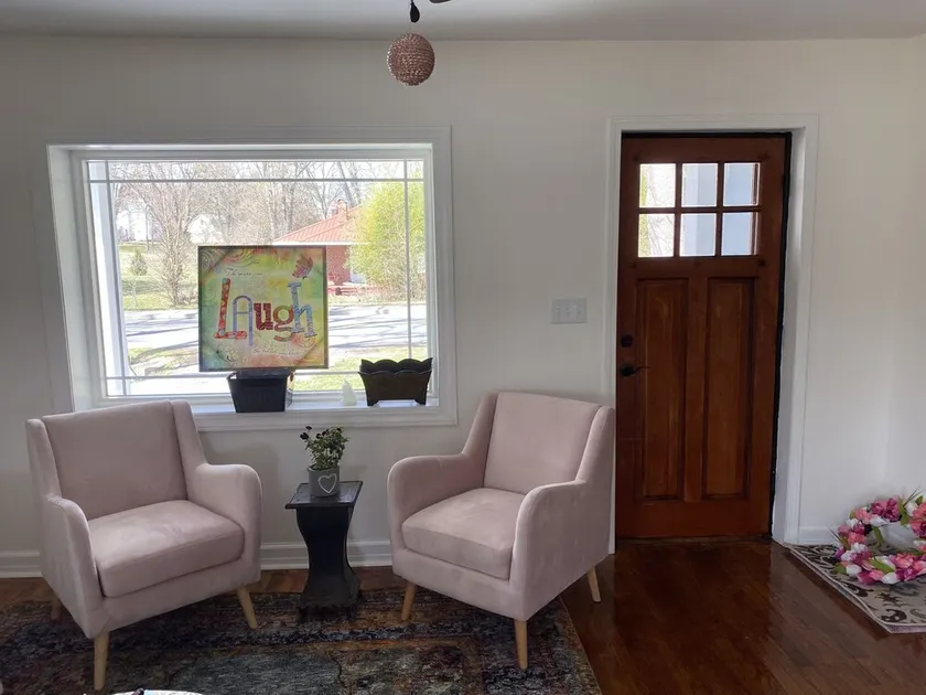 Quaint Abingdon Cottage Downtown 420 East Valley Street - Image 1