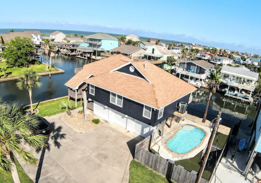Corner Cove Beach Home - Strand, Kajaks, Angeln und 180 Fuß Waterfront! - Image 1
