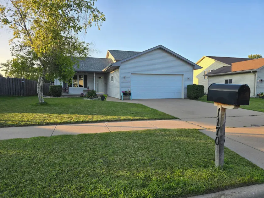 Spacious quad level 3 Bedroom 3 Bath, Wi-Fi, Key-less. Great for EAA - Image 1