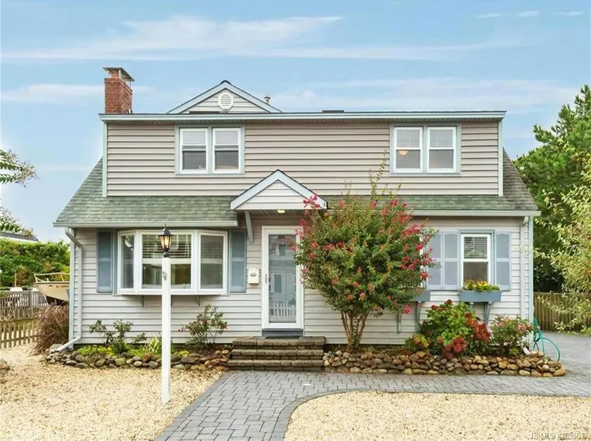 Stunning home in Haven Beach with 5 Bedrooms, Heated swimming pool and WiFi - Image 1