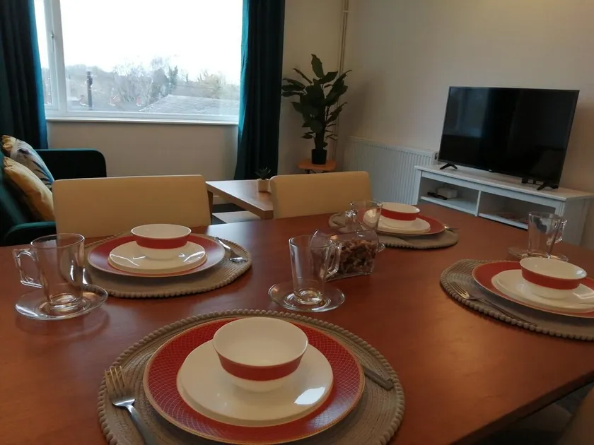 The Hillside - Cosy 2 Bedroom Apartment King's Norton Birmingham - Image 1