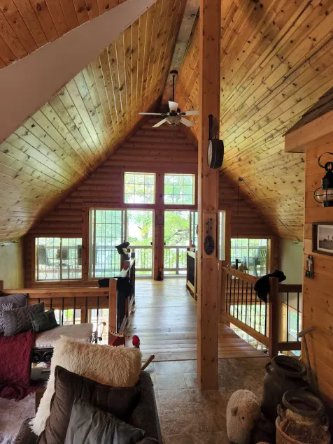 Pet and family friendly, Private lake, with private sandy beach.  Five bedroom. - Image 1