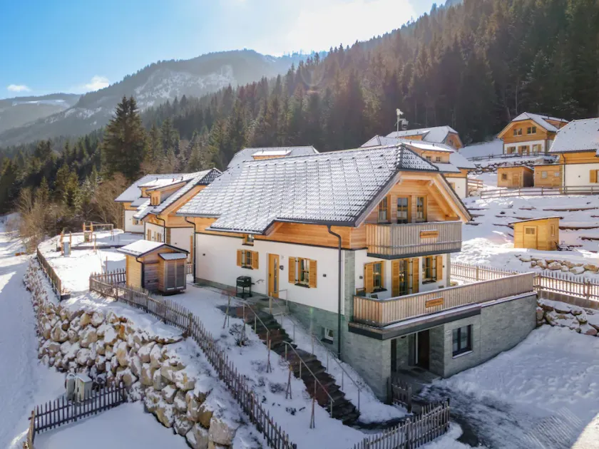 Luxury flat with shared sauna - Image 1