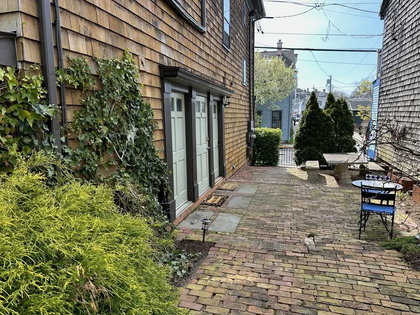 Unique 2 Bed 1 Bath Apartment Off Broadway #3 2 Bedroom Apts - Image 1