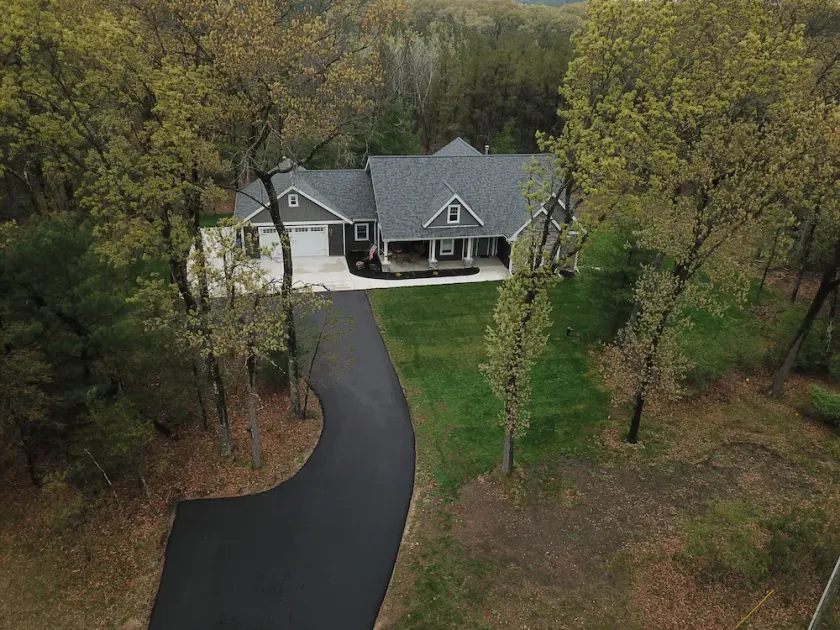 6-bedroom, 4-bathroom 11 beds - 5 acres - Image 1