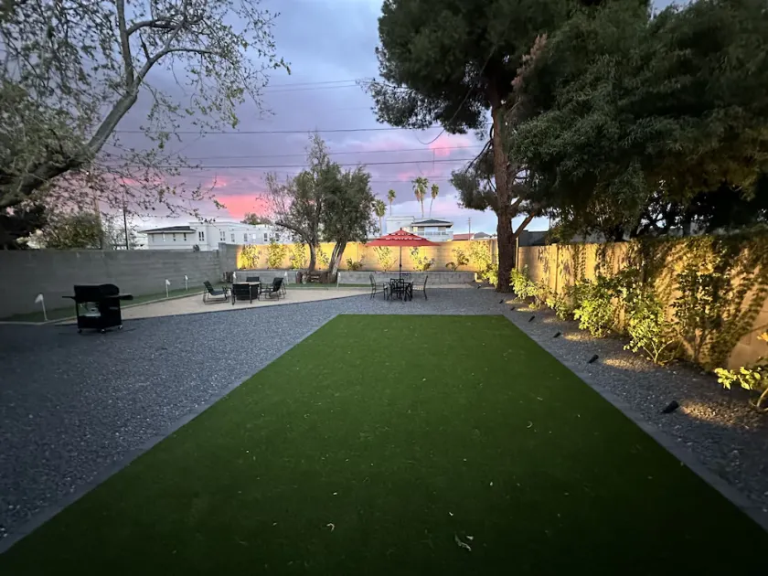 Cheerful House in Central Phoenix Enclosed Backyard Close to Airport 🛫❤️ - Image 1