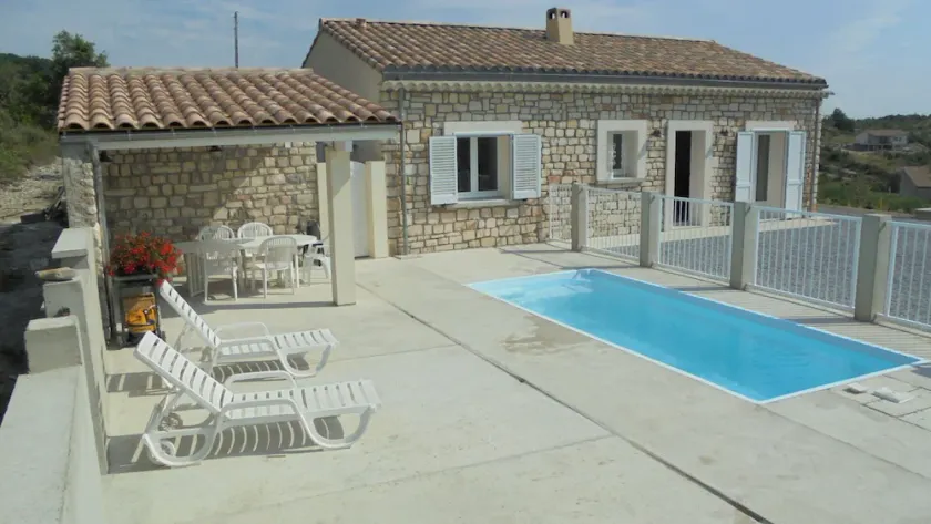 Sud Ardèche, Villa en Pierres Avec Piscine Privée - Image 1