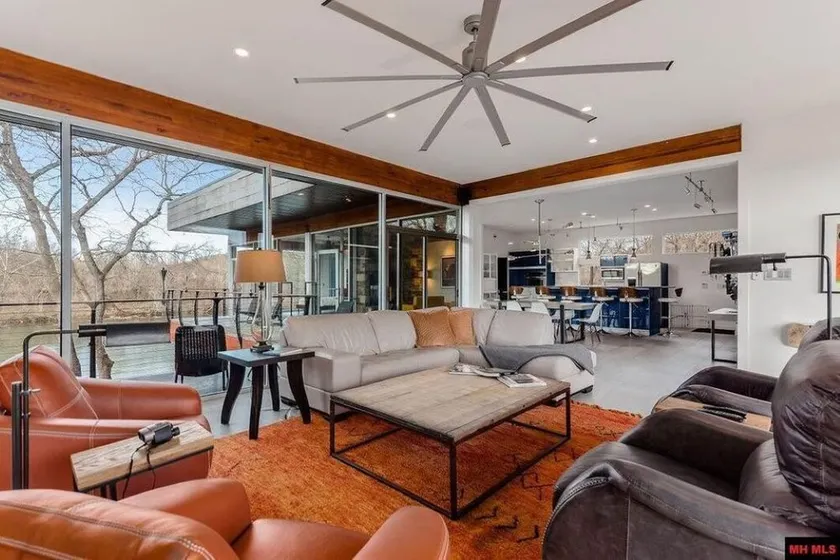 On the Banks of White River! Luxury Corporate/Family Retreat! Billiard/Theater - Image 1