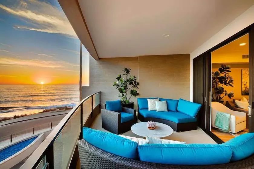 Stunning Oceanfront Getaway at Windansea Beach - Image 1