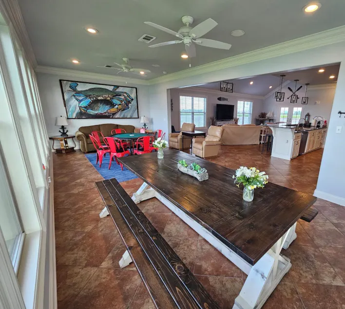WATERFRONT Lake House w/ King Beds, close to Casinos - Image 1