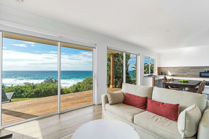 Waters Edge - beachside home near Rennies Beach - Image 1