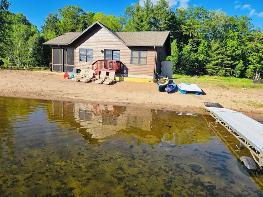 Gorgeous Ny 2BR Family Beach Retreat med peddle boat - Image 1
