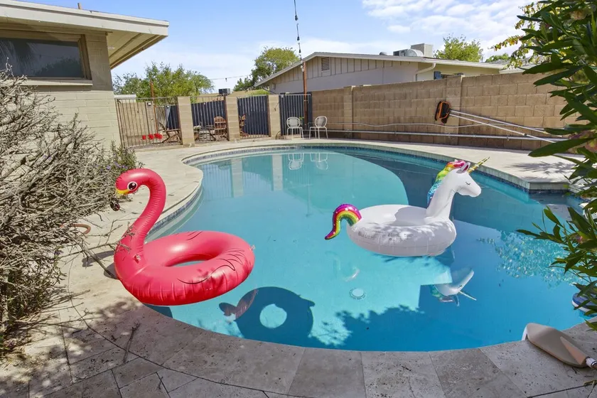 Western House 4 bd with Pool & Fire-pit Close to Suns Arena  - Image 1