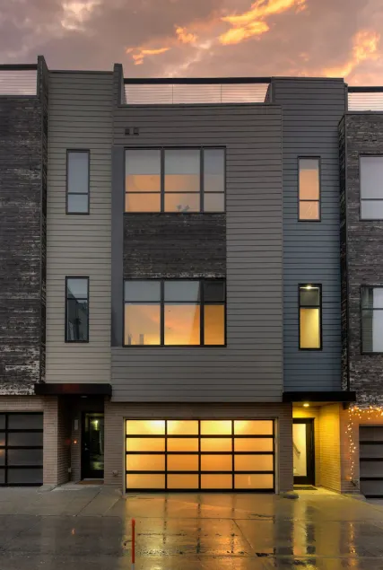 Steps from Downtown Omaha! Rooftop firepit & luxury accommodations  - Image 1