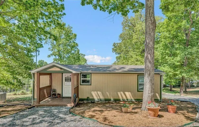 COMPLETELY RENOVATED home located in Mitchell's Point Marina & RV Park. PET FRIENDLY & FIRE PIT! Vis - Image 1