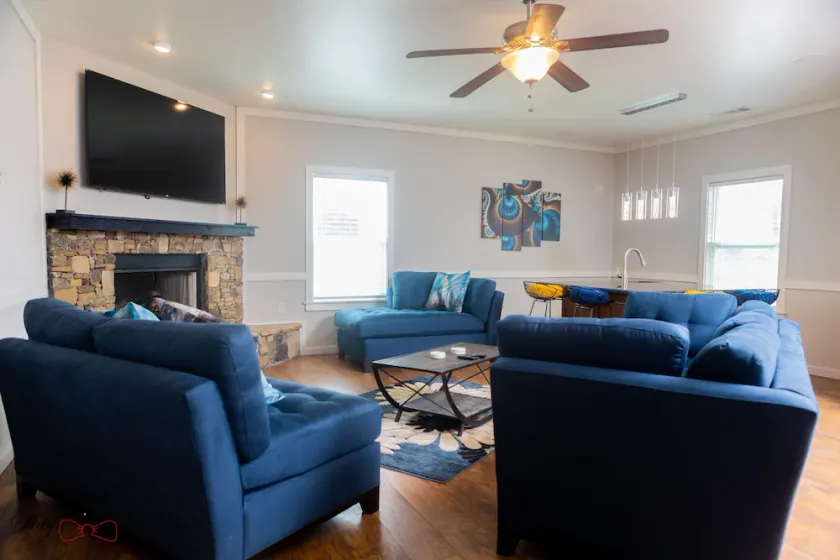 **PRIVATE PROPERTY** Olympic Pool, Tennis, B-ball, Pavilion, NEWLY RENOVATED (+) - Image 1