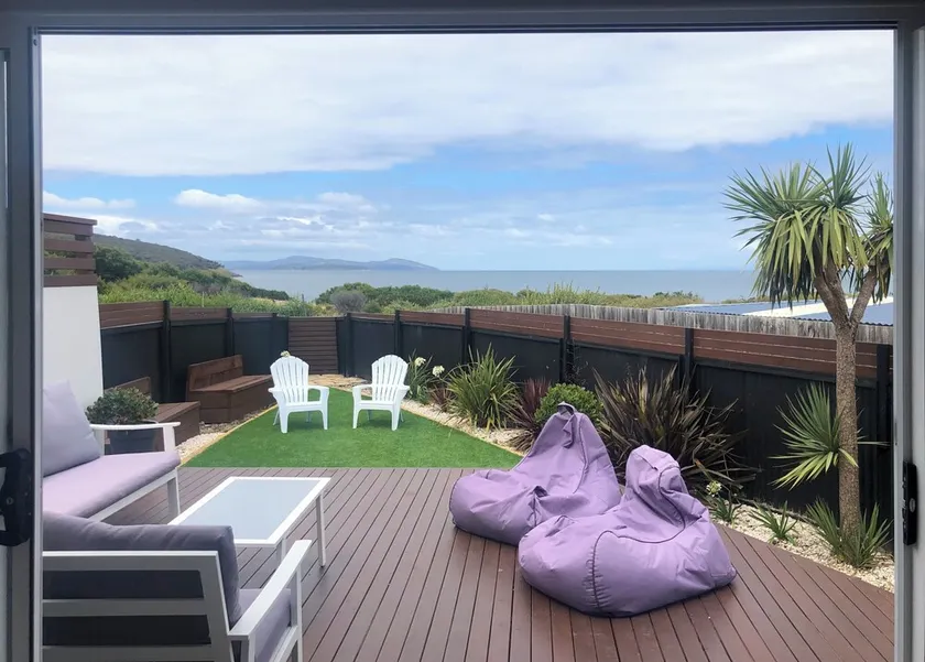 Carlton Beach Holiday House - Image 1