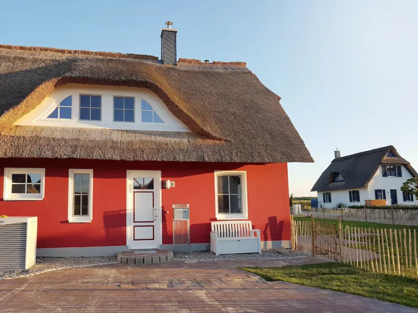 Strandnahes modernes Reetdachhaus zwischen Boltenhagen und Wismar; mit Sauna und Kamin. - Image 1