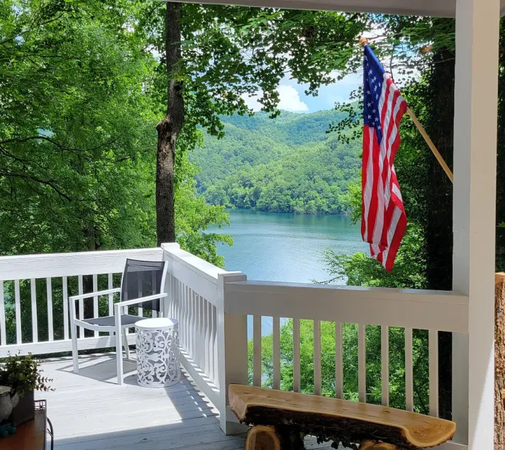 Mountain Lake Retreat I Getaway with Stunning Views - Image 1