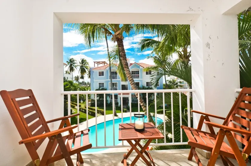 Comfortable 2 Bdrm 2nd level condo near the beach, and all ammenities - Image 1