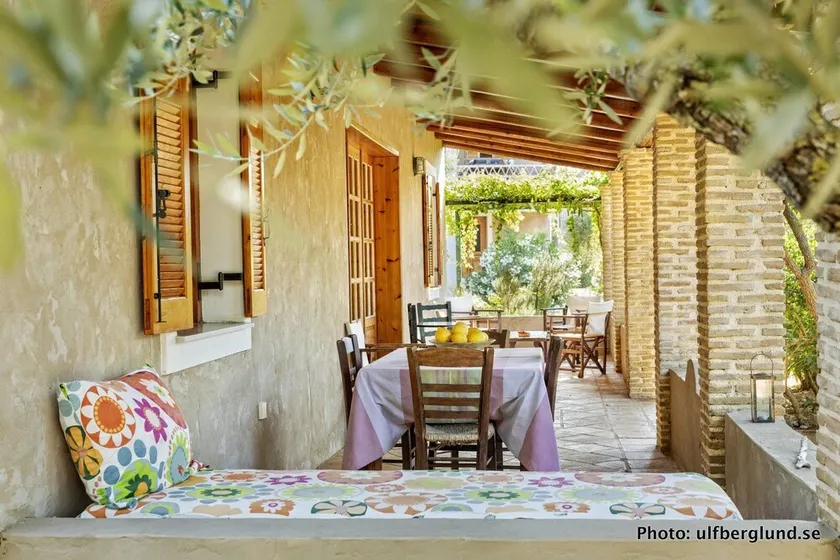 Daphnes self catered villa #10 with large veranda and garden near the beach. - Image 1