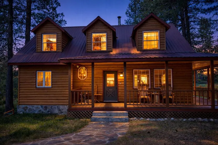 Blue Pine Forest Lodge 3 Bedroom Cabin - Image 1