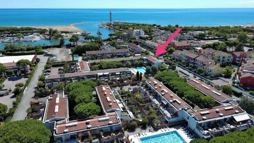 Beautiful terraced house with pool - right by the sea - Image 1