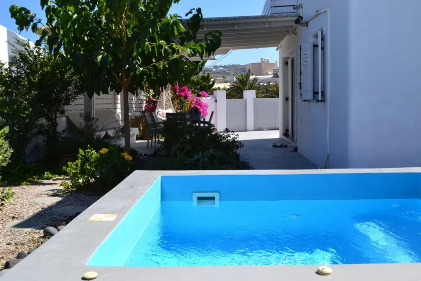 JB VILLA ,Stunning Santorini Escape w/heated jacuzzi and enclosed garden. - Image 1