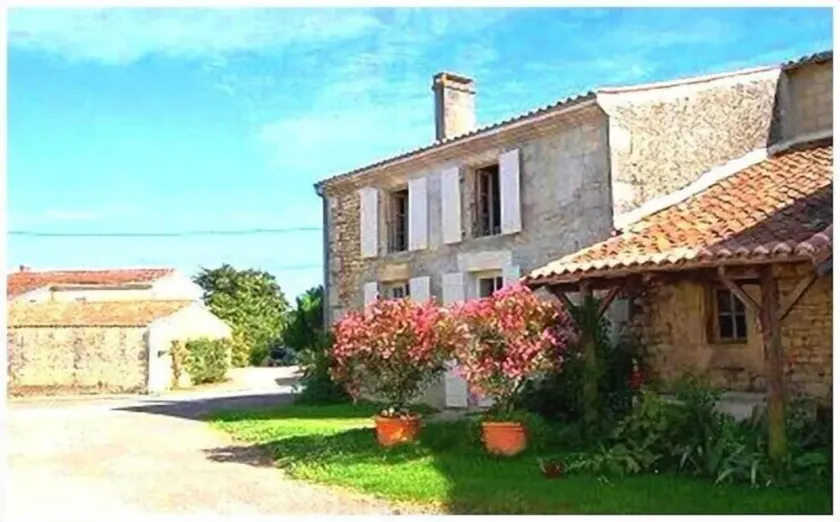 GRAND Gîte  XVIIIème 10 PERSONNES à 45 Km des PLAGES - Image 1