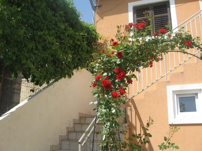 Apartment in Prvić Luka with Seaview, Terrace, Air condition, WIFI (3347-1) - Image 1