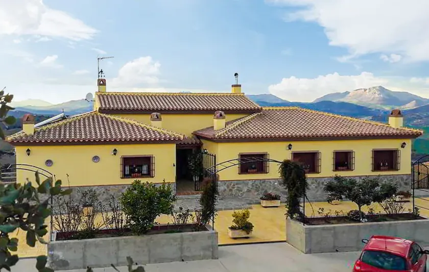 Casa con Wifi e Impresionantes Vistas en Casabermeja - Image 1