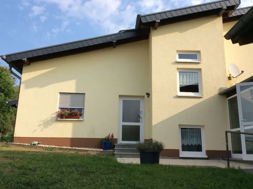 Large holiday home with sun terrace, well-bred pets welcome - Image 1
