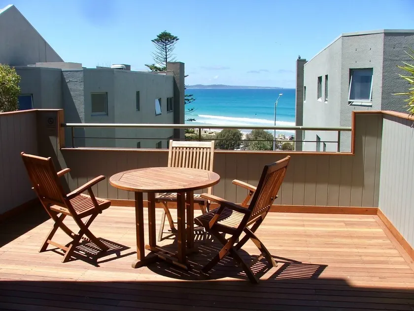 Bright, spacious, modern and cosy 2 bedroom apartment with amazing ocean views. - Image 1