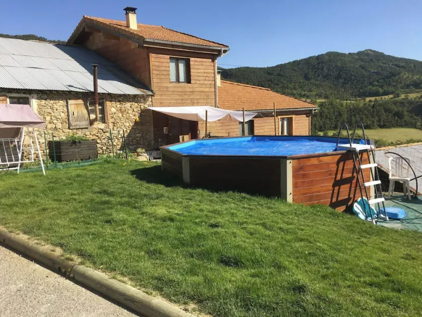 Chalet - Image 1
