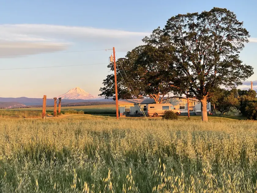 4 bedroom home with Mt Hood and Adam Views - Image 1