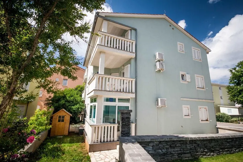 Ema - Cozy Pet-friendly Suite for Two with Parking - Image 1