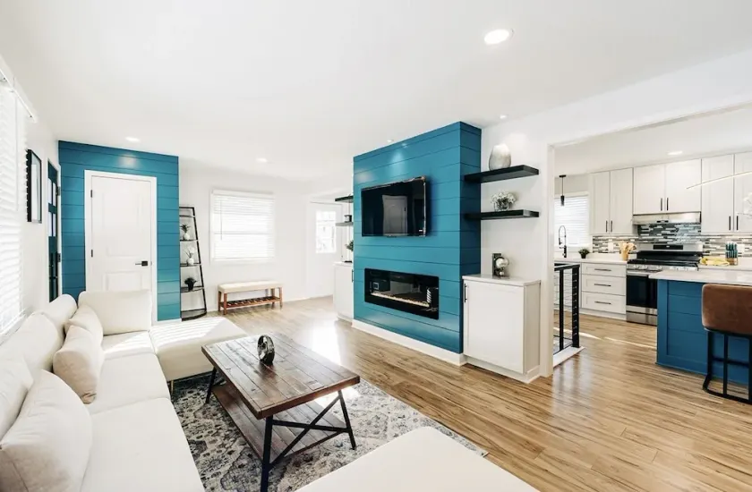 Beautiful luxury 4BR/2BA recently renovated with open concept - Image 1