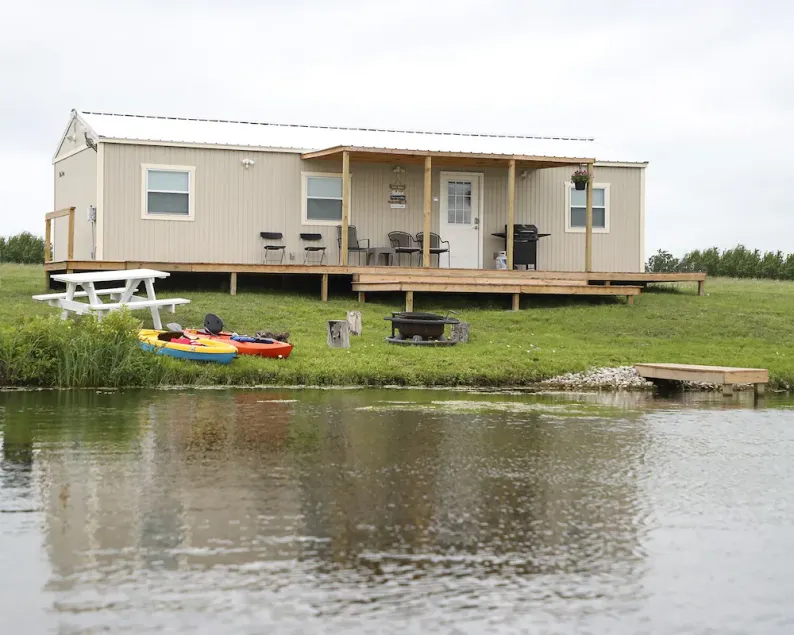 Luxury Wolf Lodge - 2 bedroom - Lakefront. - Image 1