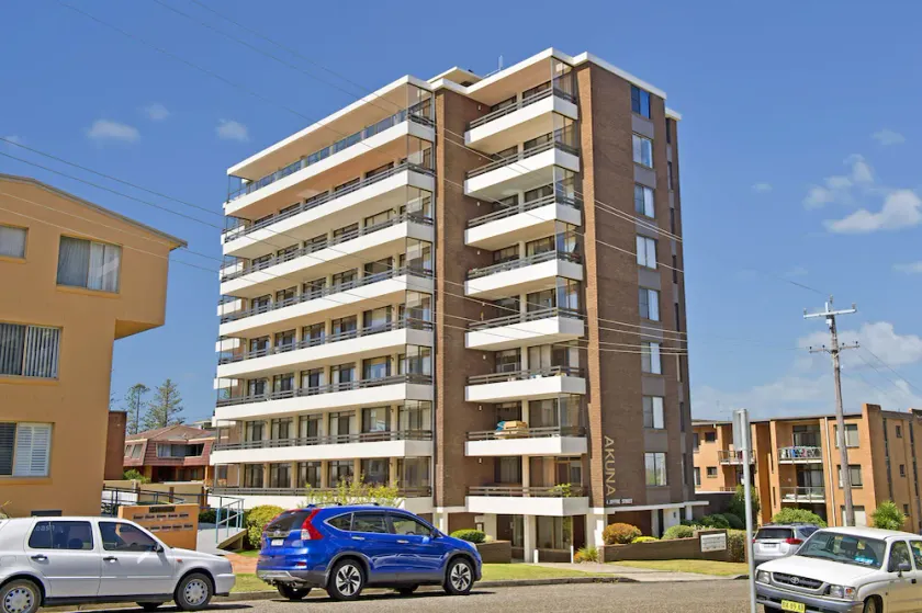 Akuna 18 - Coastal comfort with 6th-floor views just steps to the sand - Image 1