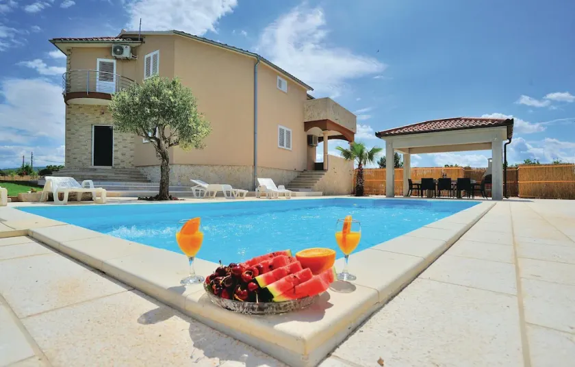 Awesome home in Pridraga - Image 1
