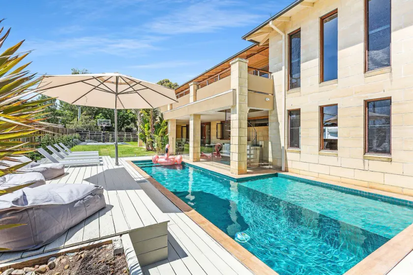 Everything Portsea, location, views, pool, entertaining, fun! (sleeps 14) - Image 1