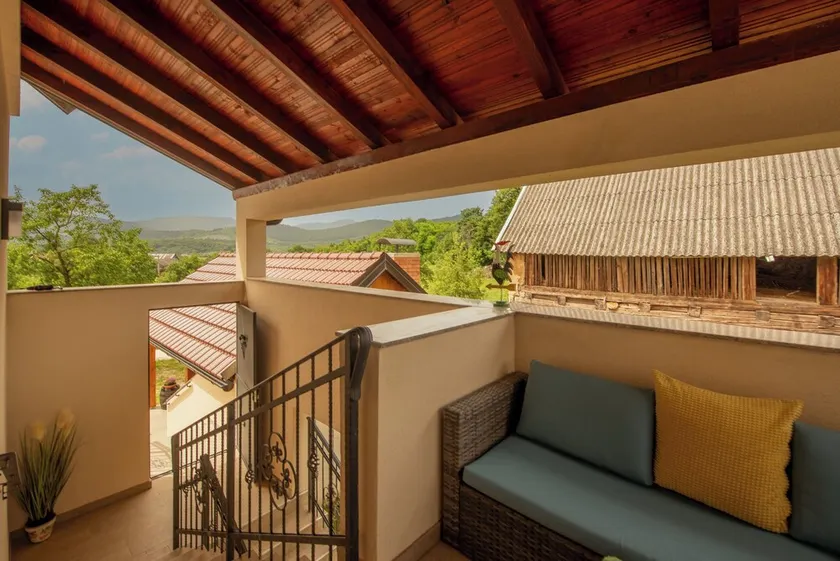 House Rose - Image 1