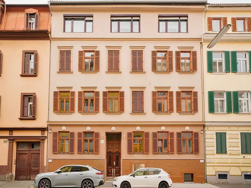 Elegant Central Apartment in Graz - Image 1