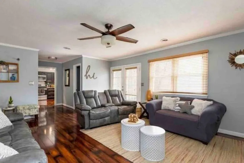 Contemporary & Cheerful  Great choice for families sleeps 6 - Image 1