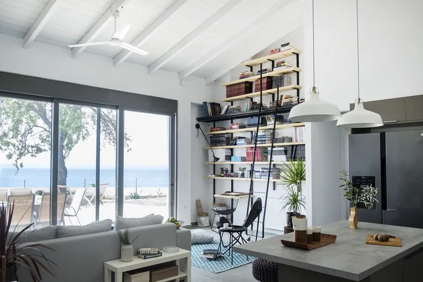 Seafront house with stunning views close to Athens - Image 1