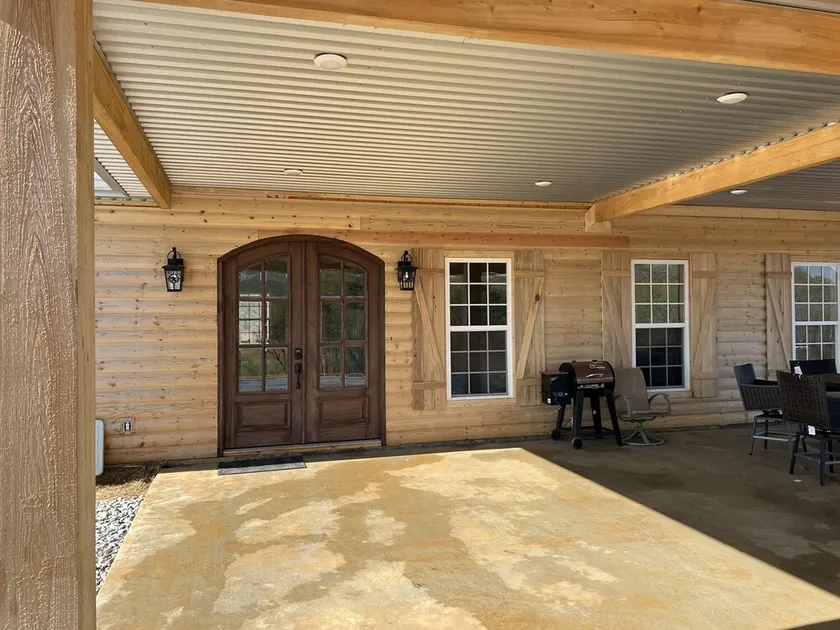 House Located Less Than 3 Miles of Grenada Lake - Image 1
