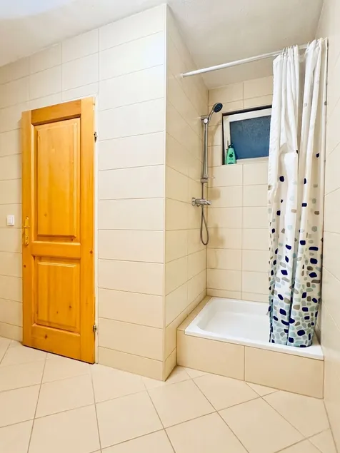 Spacious Garden Villa | 16 Guests - Image 1
